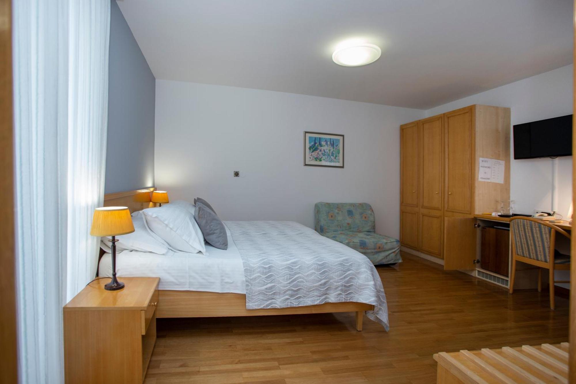 Ana Bed & Breakfast 3*